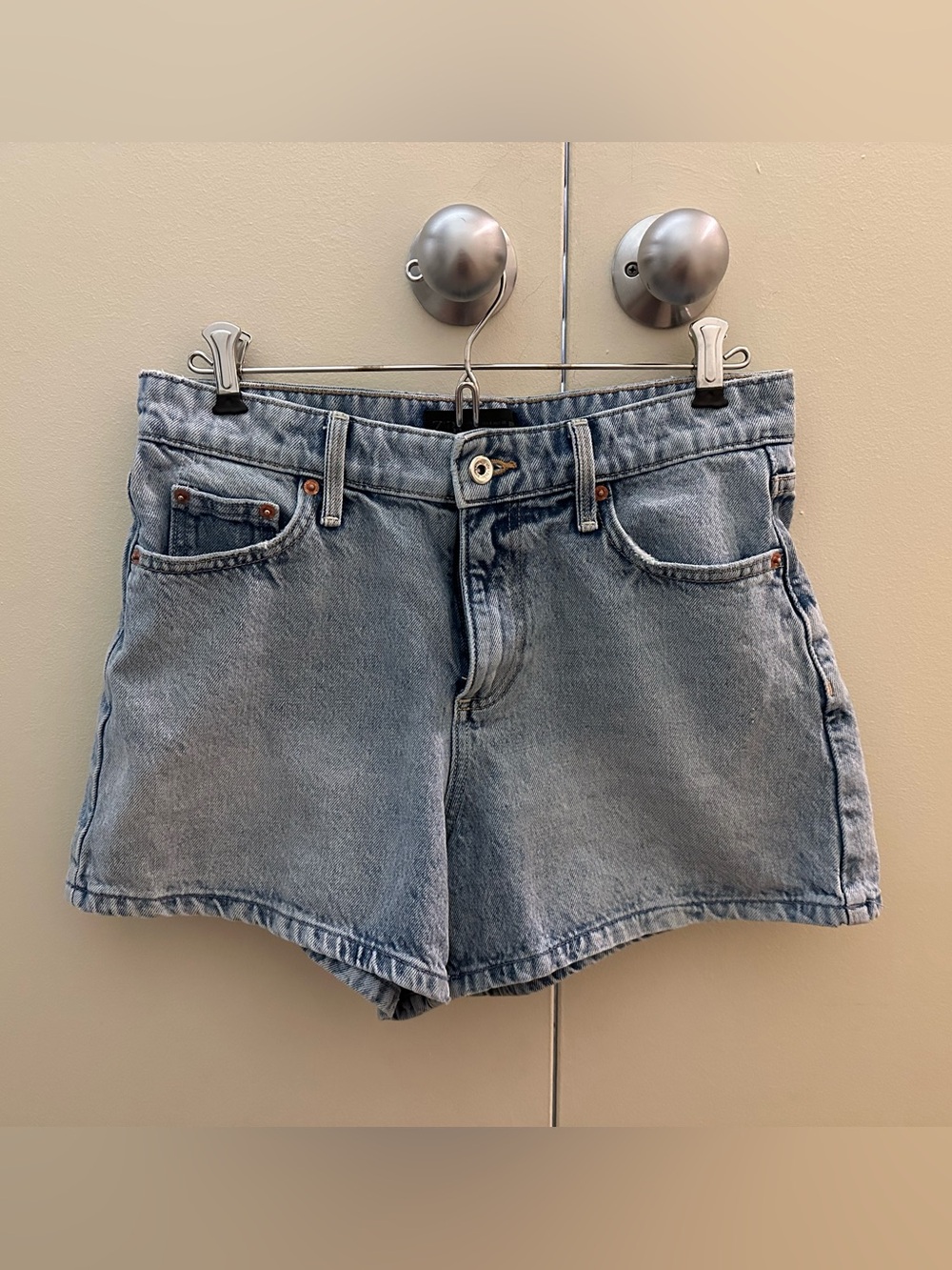 Zara Mom Shorts in a Light Wash